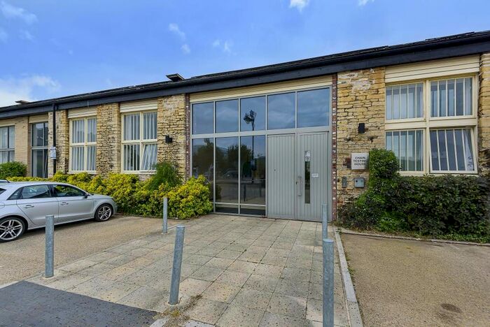 1 Bedroom Flat To Rent In Chain Testing House, SN2