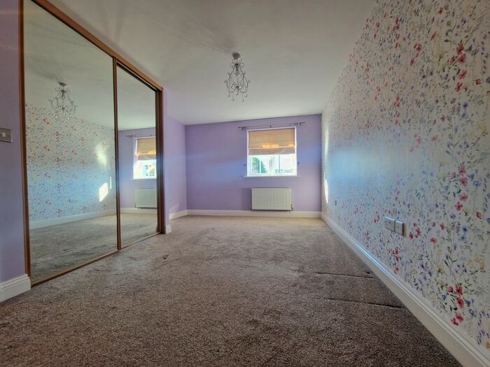 2 Bedroom Flat To Rent In Chapel Drove, Hedge End, SO30