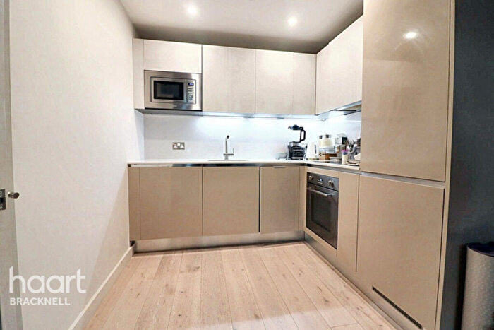 2 Bedroom Apartment For Sale In Wokingham Road, Bracknell, RG42
