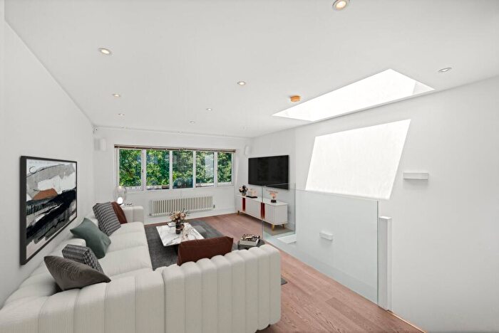 2 Bedroom Flat For Sale In St. John Street, Islington, EC1V