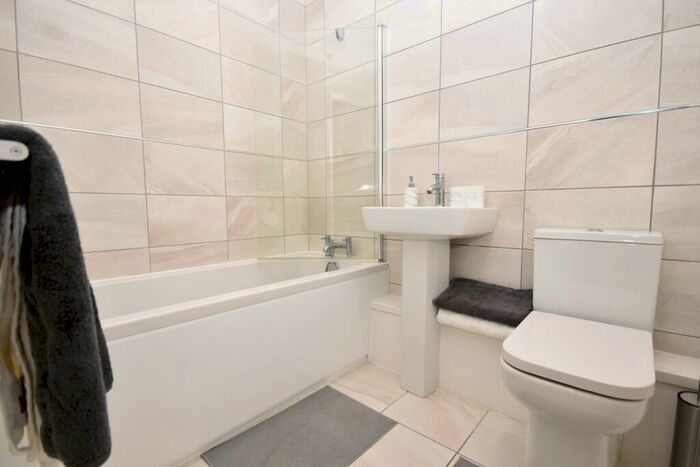 2 Bedroom Flat For Sale In Elm Tree Court, Cottingham, East Riding Of Yorkshire, HU16