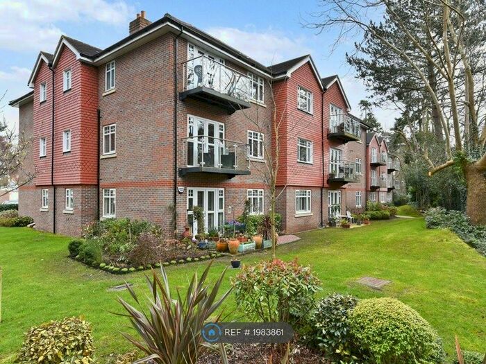 2 Bedroom Flat To Rent In Thornton Road, Potters Bar, EN6