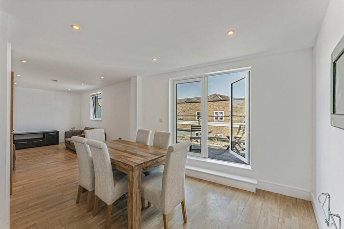 2 Bedroom Apartment To Rent In Cheshire Street, Shoreditch, London, E2