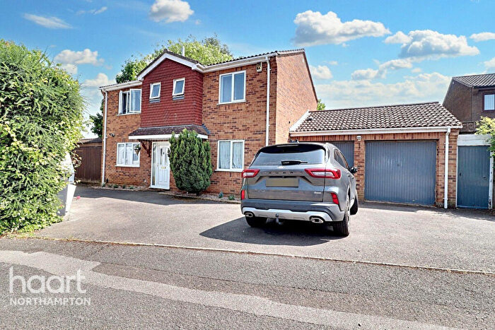 4 Bedroom Detached House For Sale In Strawberry Hill, Northampton, NN3