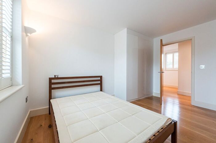 1 Bedroom Flat To Rent In Trinity Crescent, Tooting Bec, London, SW17