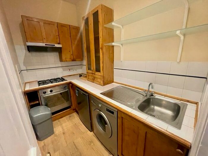 2 Bedroom Flat To Rent In Upper Rock Gardens, Brighton, BN2