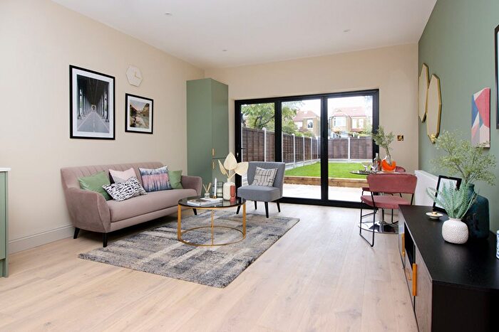 1 Bedroom Flat For Sale In Selborne Road, Southgate, London, N14