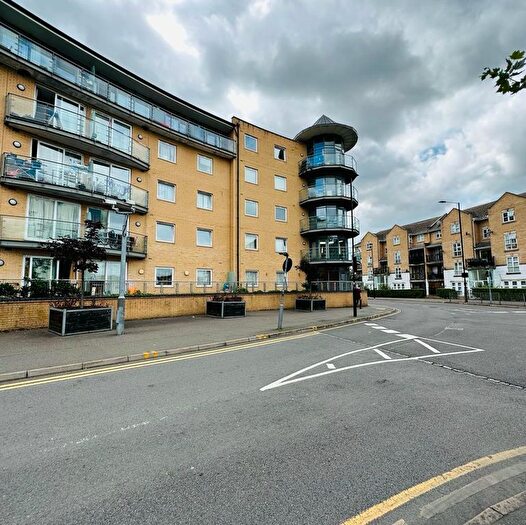 2 Bedroom Flat For Sale In Flat, Berberis House, Feltham, TW13