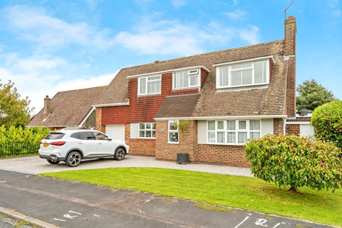 4 Bedroom Detached House For Sale In Inglewood Drive, Bognor Regis, PO21