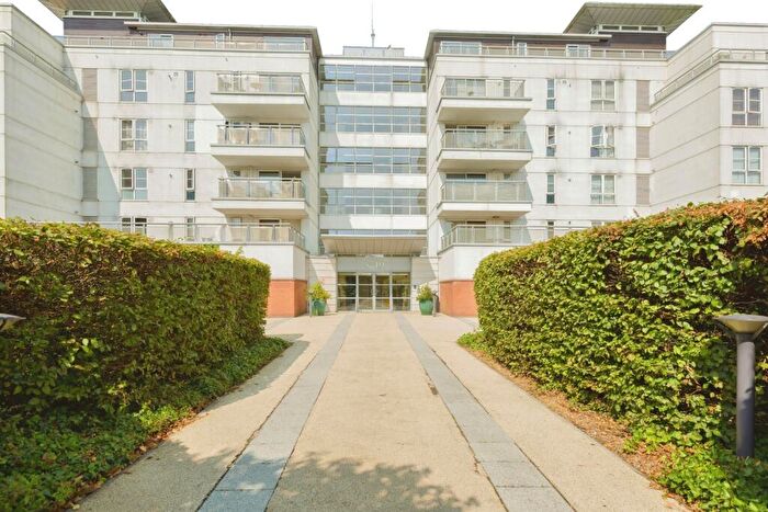 2 Bedroom Flat For Sale In Watkin Road, Leicester, Leicestershire, LE2