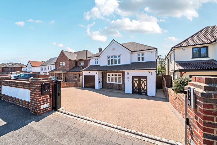 5 Bedroom Detached House For Sale In Bean Road, Bexleyheath, DA6