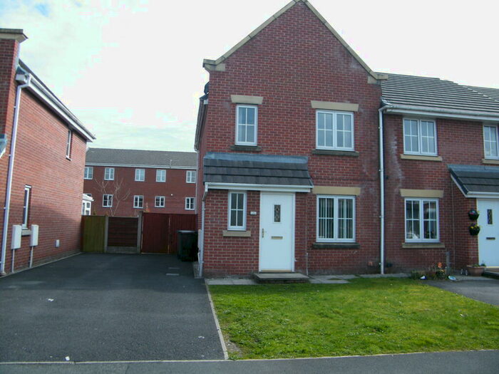 3 Bedroom Semi-Detached House To Rent In Fold Mews, Bury, BL9