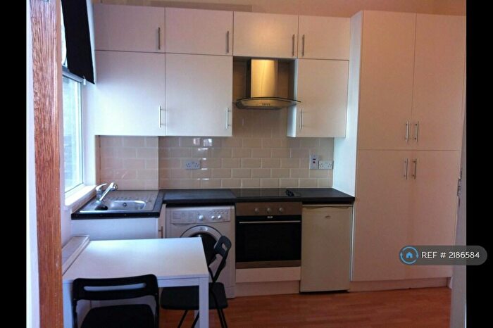 Studio To Rent In Willesden, London, NW2