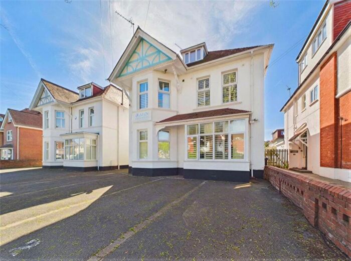 1 Bedroom Apartment For Sale In Grand Avenue, Bournemouth, Dorset, BH6