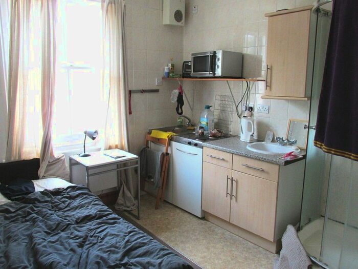 Studio To Rent In Benwell Road, London, N7