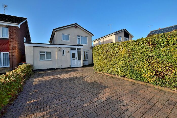 4 Bedroom Detached House To Rent In Carlisle Close, Dunstable LU6