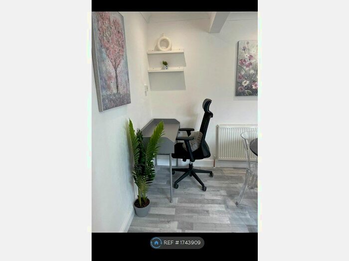 4 Bedroom Semi-Detached House To Rent In North Road, Westcliff-On-Sea, SS0