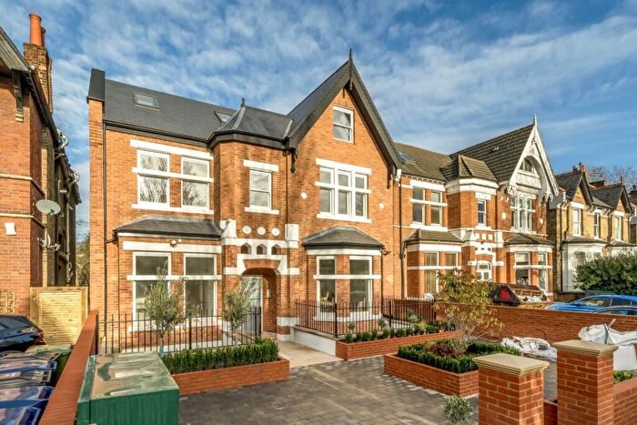 3 Bedroom Flat For Sale In Gordon Road, London, W5