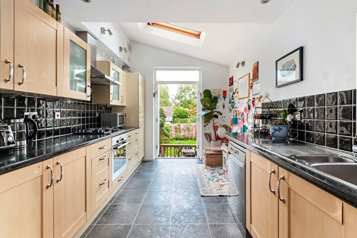 2 Bedroom Flat To Rent In Trinity Road, Tooting Bec, SW17