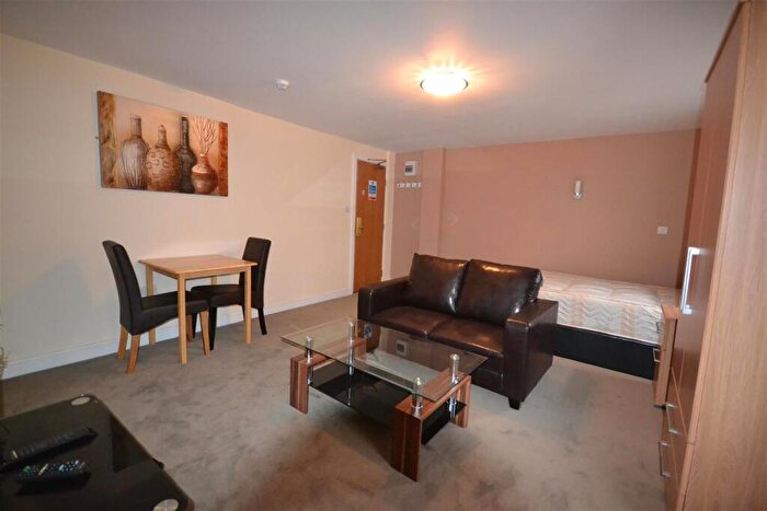 Studio To Rent In London Road, Reading, RG1