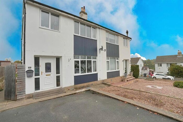 3 Bedroom Semi-Detached House For Sale In Bracken Close, Brighouse, HD6