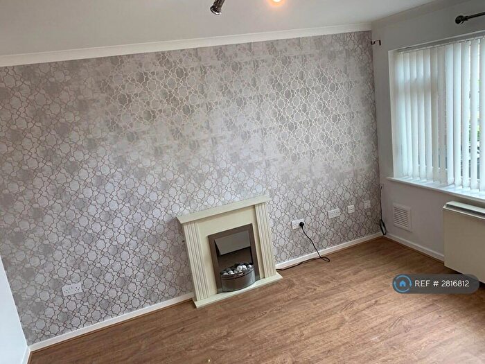 2 Bedroom Flat To Rent In Red Lion Close, Oldbury, B69