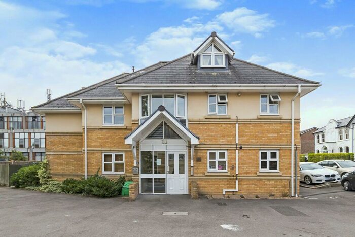 2 Bedroom Apartment To Rent In Warwick Road, Redhill, RH1