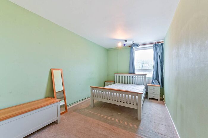3 Bedroom Flat To Rent In Knighthead Point, Isle Of Dogs, London, E14