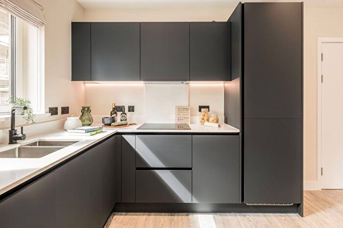 1 Bedroom Flat For Sale In North Gate Park, Harringay, London, N15