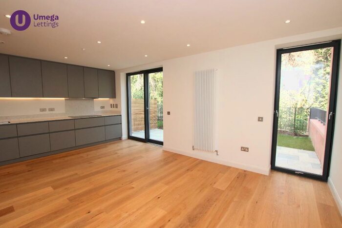 4 Bedroom Town House To Rent In Sassoon Grove, Craiglockhart, Edinburgh, EH10