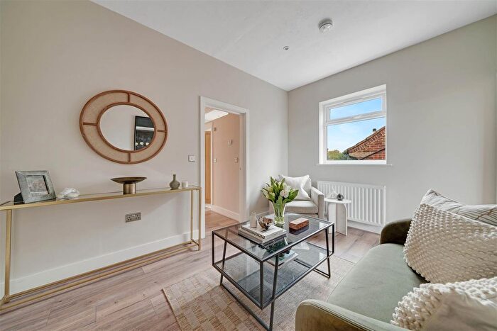 2 Bedroom Flat For Sale In Bear Road, Hanworth, TW13