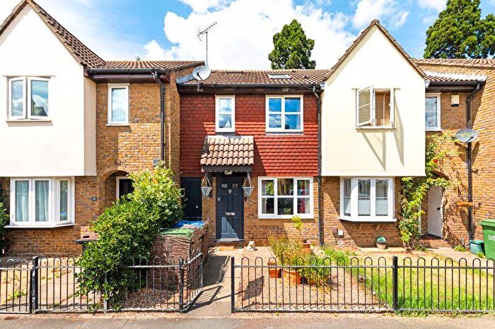4 Bedroom Terraced House For Sale In Churchfield Road, Walton-On-Thames, KT12