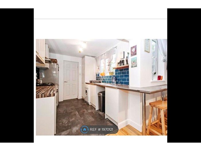 3 Bedroom Terraced House To Rent In Albany Road, Chatham, ME4