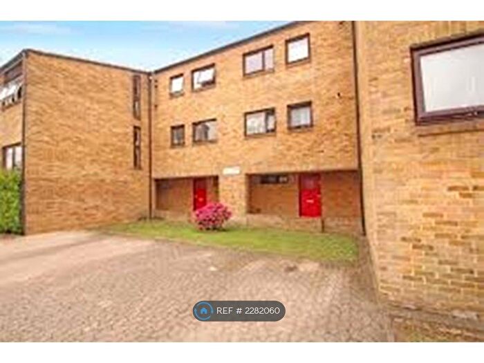 1 Bedroom Flat To Rent In Lawn Road, Uxbridge, UB8