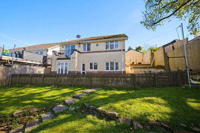 4 Bedroom Detached House For Sale In Hawthorn Way, Plymouth, PL3