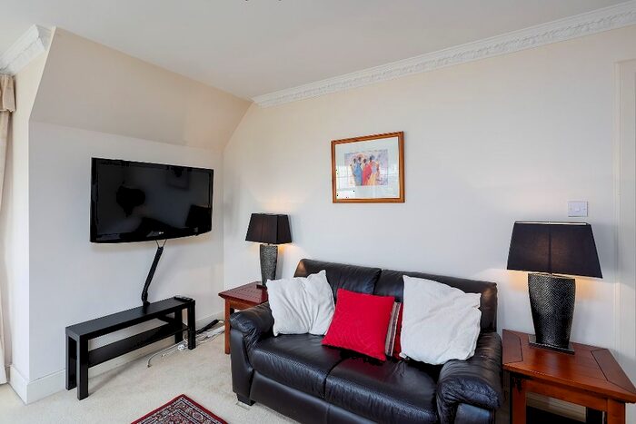 3 Bedroom Flat To Rent In Morham Gait, Greenbank, Edinburgh, EH10