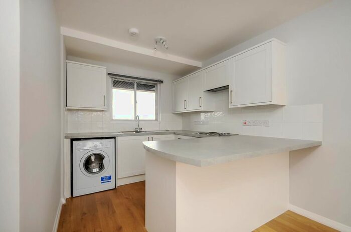 1 Bedroom Flat To Rent In Upper Richmond Road, London, SW15
