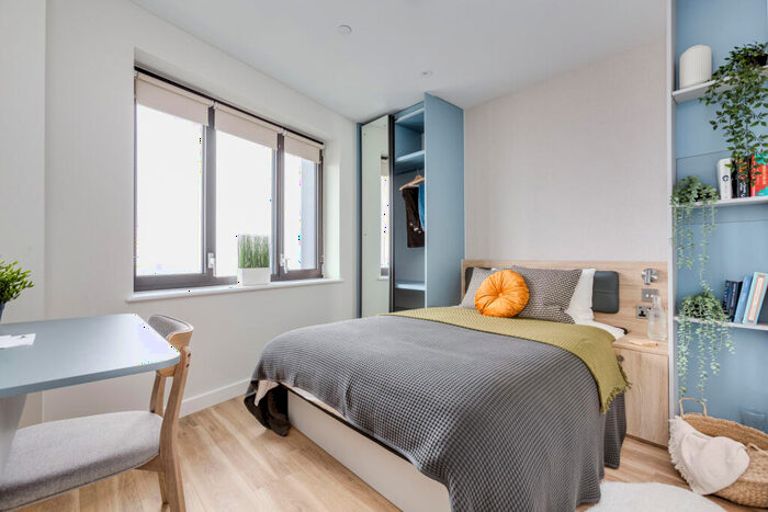 Flat To Rent In College Road, Croydon, CR0