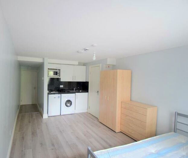 Studio To Rent In Kingsland Road, London, E8