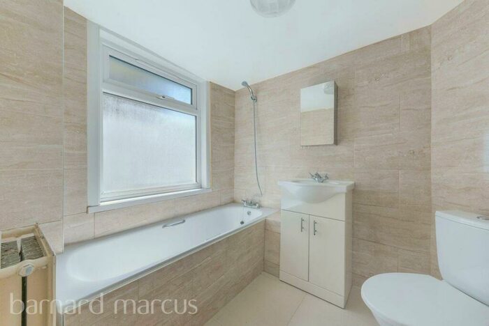 4 Bedroom House To Rent In Hayles Street, London, SE11