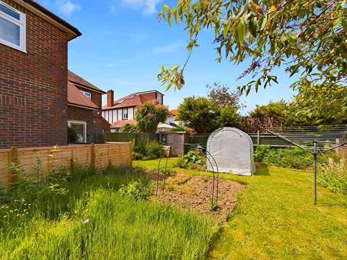 1 Bedroom Flat To Rent In Pevensey Road, Worthing, BN11