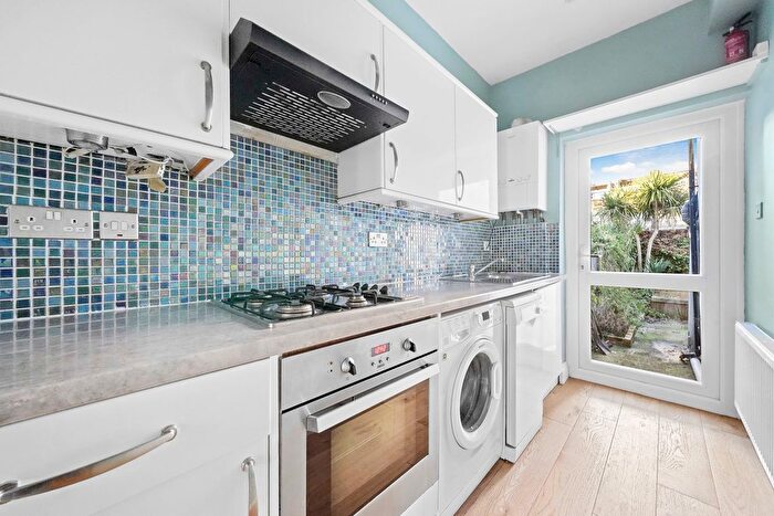 1 Bedroom Flat For Sale In Palatine Road, London, N16