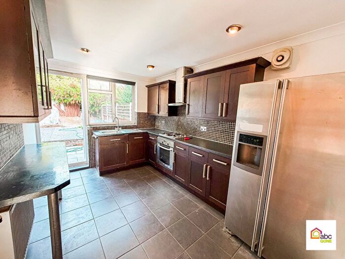 3 Bedroom Terraced House To Rent In Aveley Road, Romford, RM1