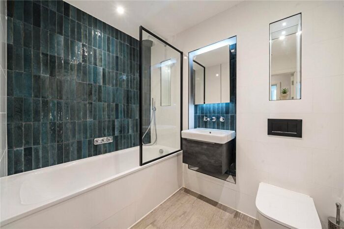 2 Bedroom Apartment To Rent In Memorial Avenue, Slough, Berkshire, SL1