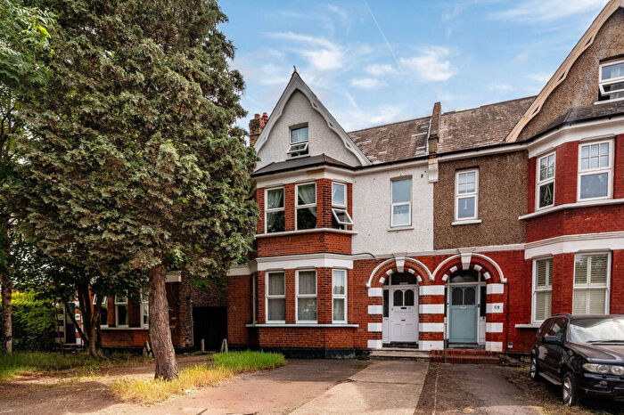 2 Bedroom Flat For Sale In Bromley Road, Catford, London, SE6