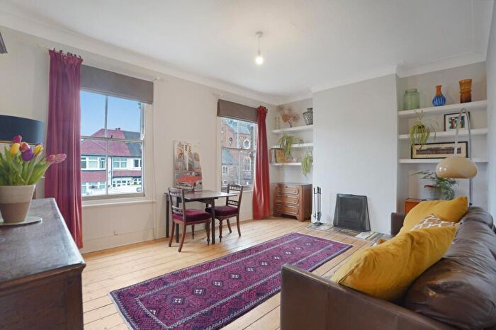 3 Bedroom Flat For Sale In Forest Hill Road, East Dulwich, London, SE22