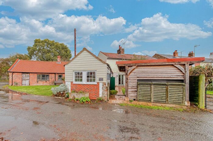 1 Bedroom Cottage For Sale In The Street, Honing, NR28