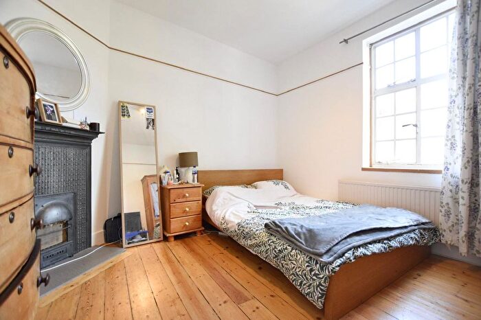 4 Bedroom Flat To Rent In Valentine Mansions, Winchmore Hill, N21