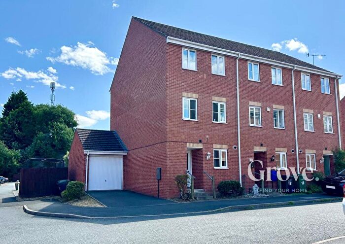 4 Bedroom Town House To Rent In Century Way, Halesowen, B63
