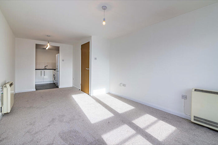2 Bedroom Flat To Rent In Trivett Square, Nottingham, Nottinghamshire, NG1